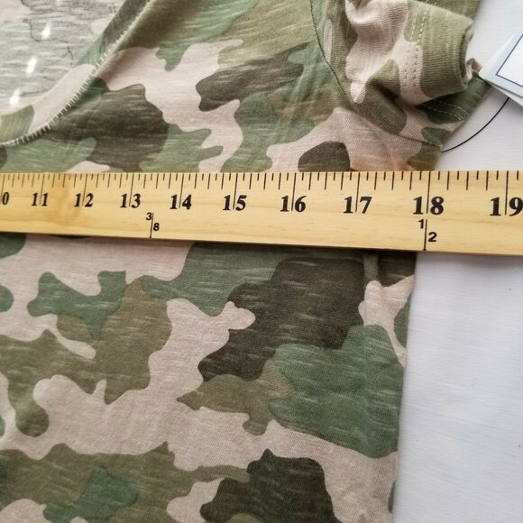 Susina T-Shirt Green Camo Short Sleeve Women's Size Medium Basic Lightweight New - Picture 6 of 7